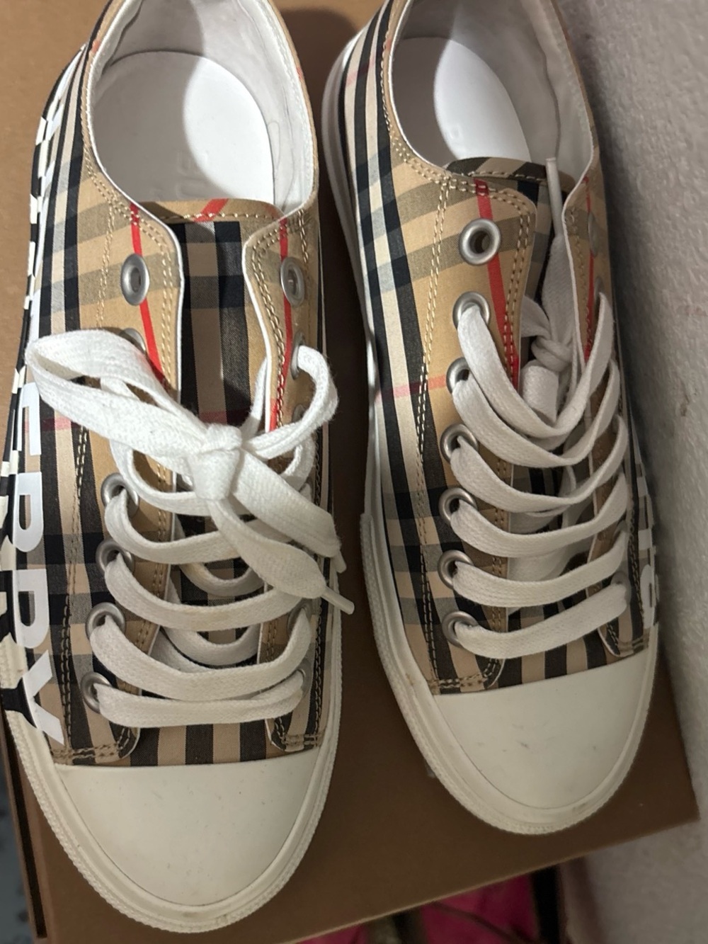 Classic Plaid Womens shirt Low-Top Sneakers in Beige and White